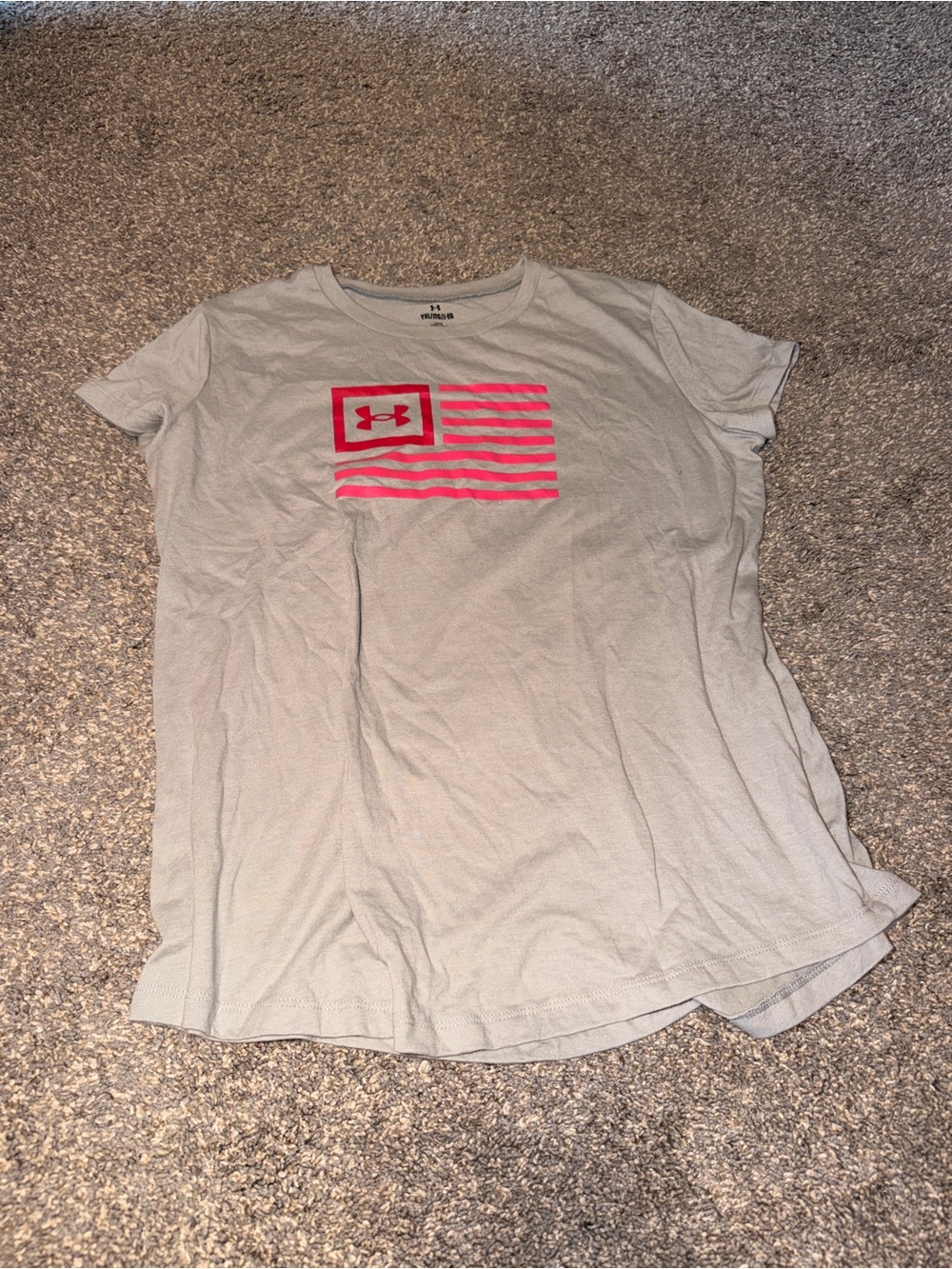 Under Armour Kids Short Sleeve Tee in Light Gray with Pink Logo Flag